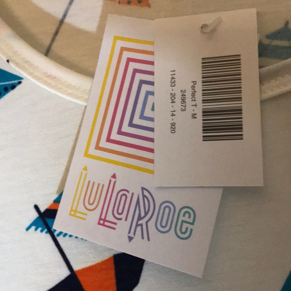 Lularoe Perfect Tee - Picture 4 of 7